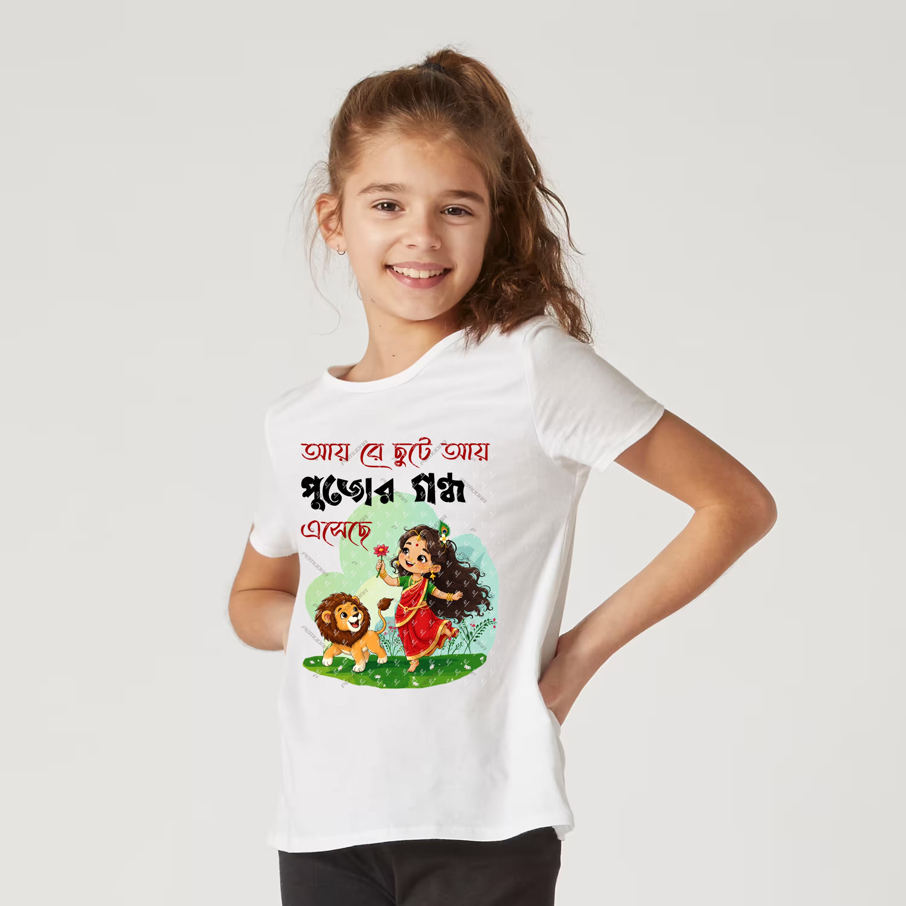 Ay re chute Ay Pujor Gondho eseche Durga puja Kids T shirt